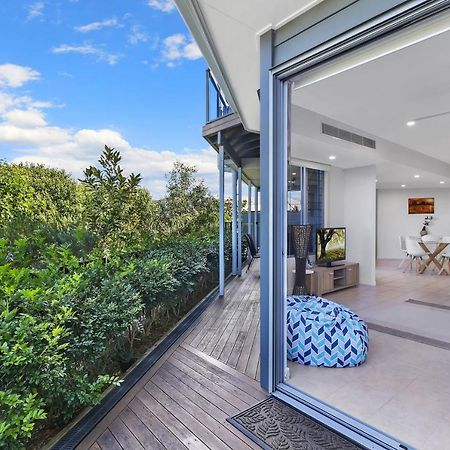 Welcoming Lakeside Getaway With Waterviews, Wifi, Pool & Park Mooloolaba Buitenkant foto