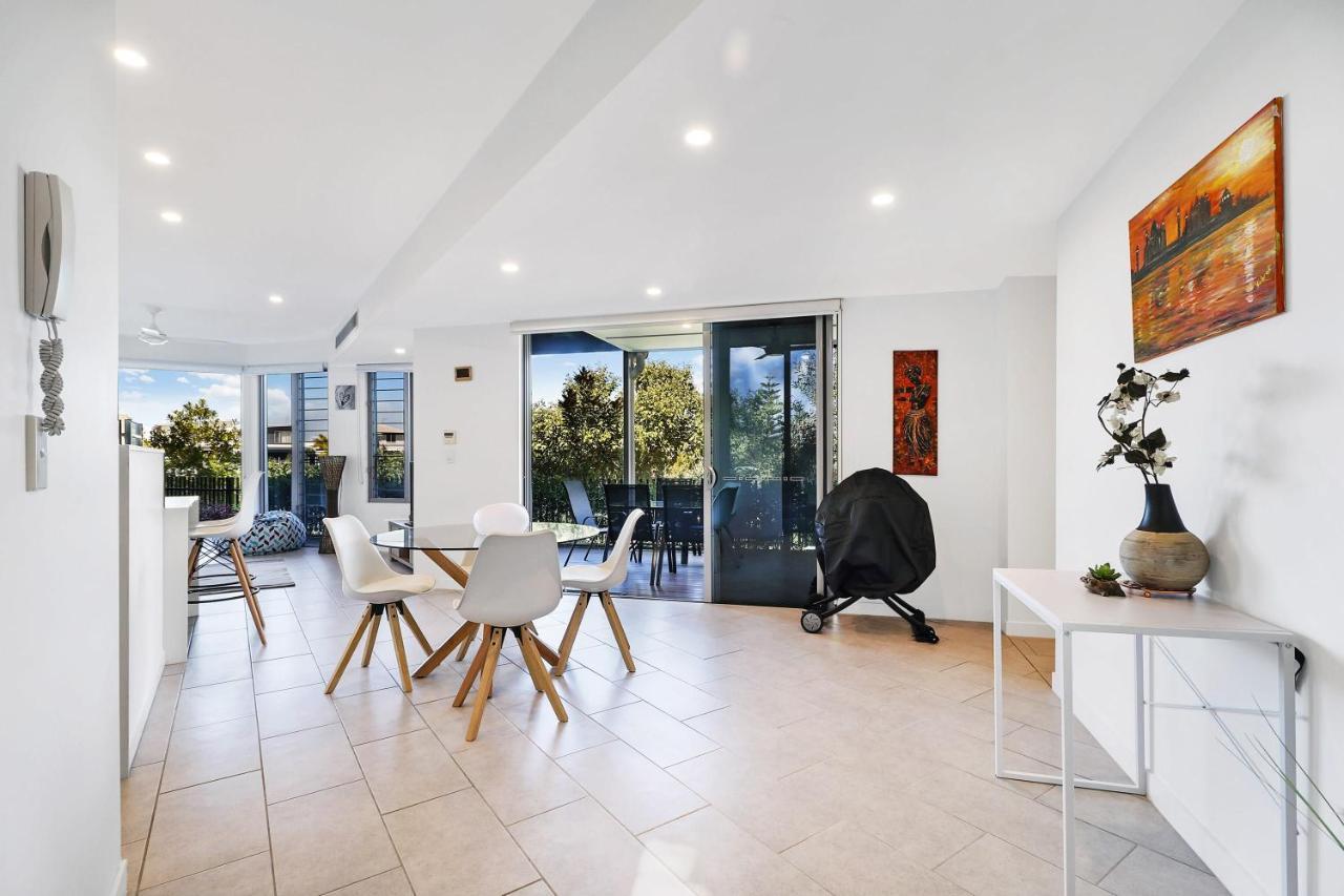 Welcoming Lakeside Getaway With Waterviews, Wifi, Pool & Park Mooloolaba Buitenkant foto