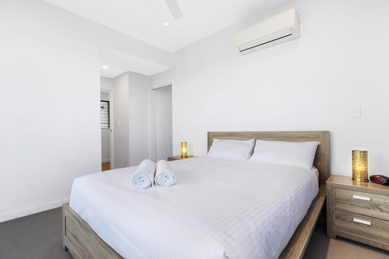 Welcoming Lakeside Getaway With Waterviews, Wifi, Pool & Park Mooloolaba Buitenkant foto