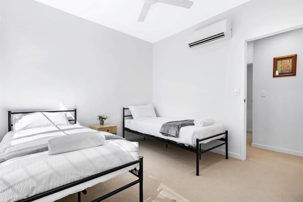 Welcoming Lakeside Getaway With Waterviews, Wifi, Pool & Park Mooloolaba Buitenkant foto
