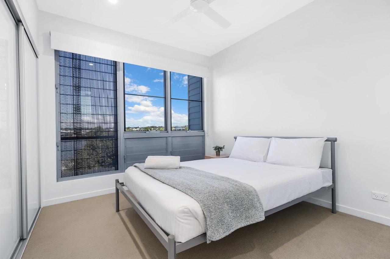 Welcoming Lakeside Getaway With Waterviews, Wifi, Pool & Park Mooloolaba Buitenkant foto