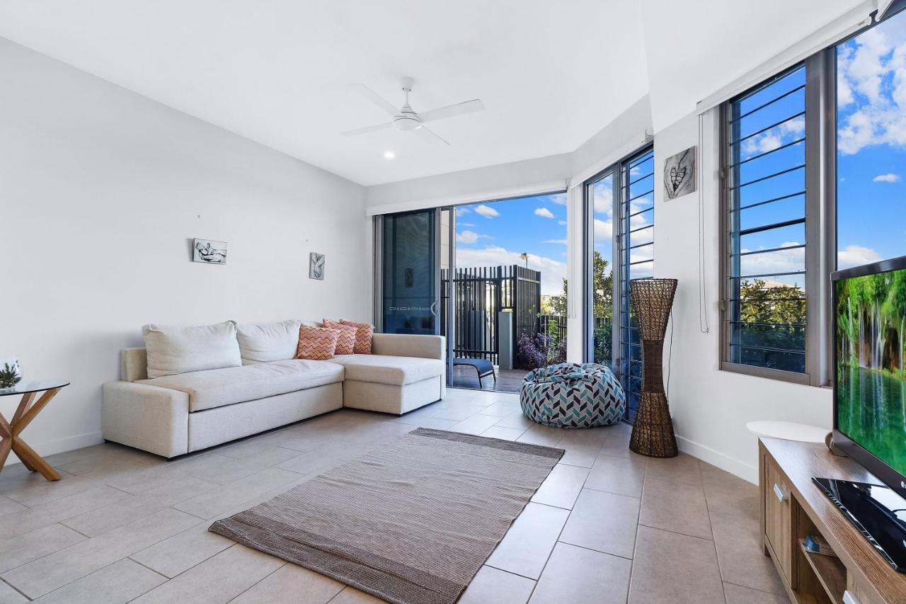 Welcoming Lakeside Getaway With Waterviews, Wifi, Pool & Park Mooloolaba Buitenkant foto